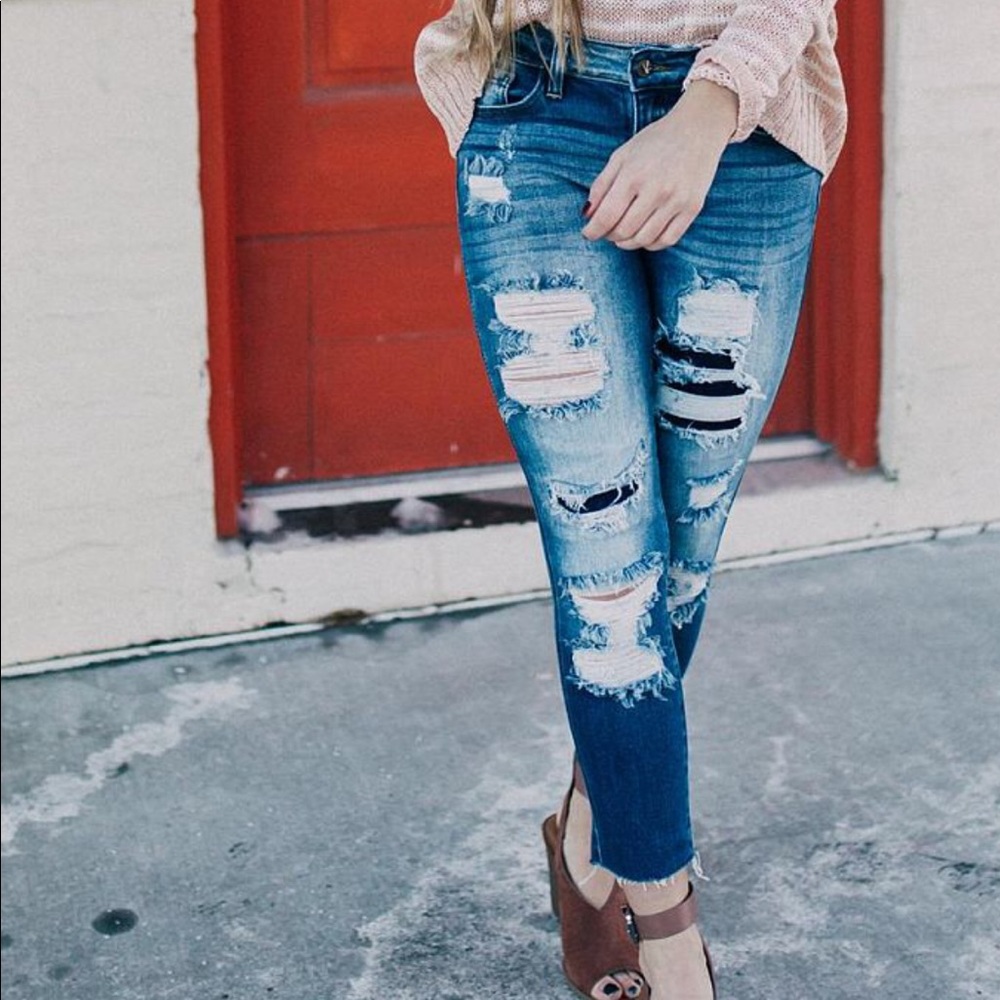 SOLD!!!!! Kancan destruction ankle skinny
